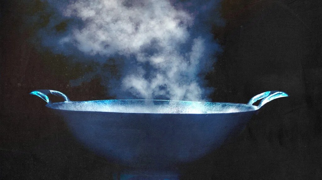 steam coming from a pot cooking a meal for an anti-inflammatory diet